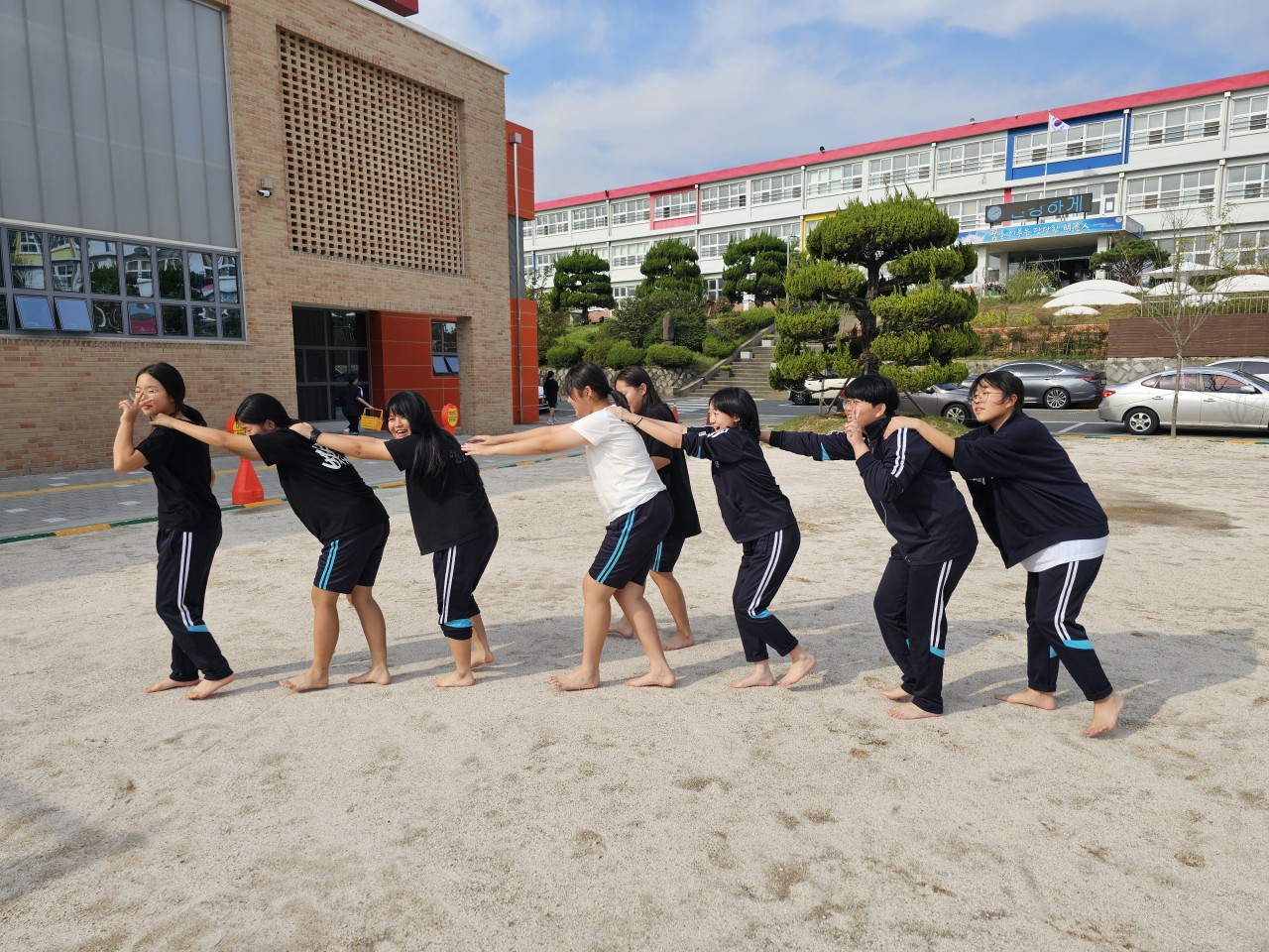 함안여자중학교,로봇랜드에서가진'모두함께어울림마당’보도사진(2).jpg